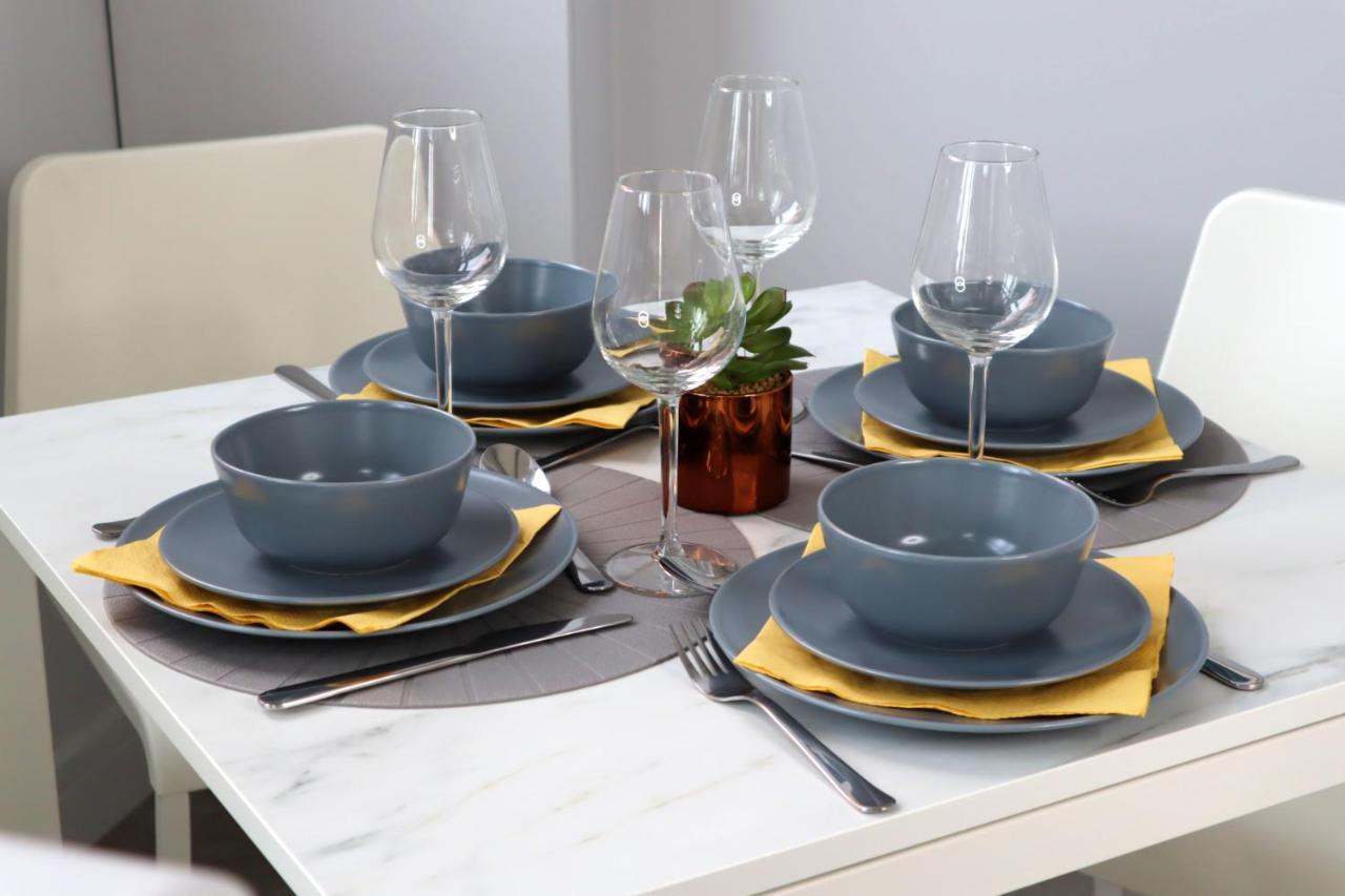 Urban Chic: Trendy 2-bedroom With Smart Amenities Apartment Bournemouth